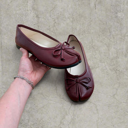 Vintage style tabi split toe mules pumps in burgundy red faux leather