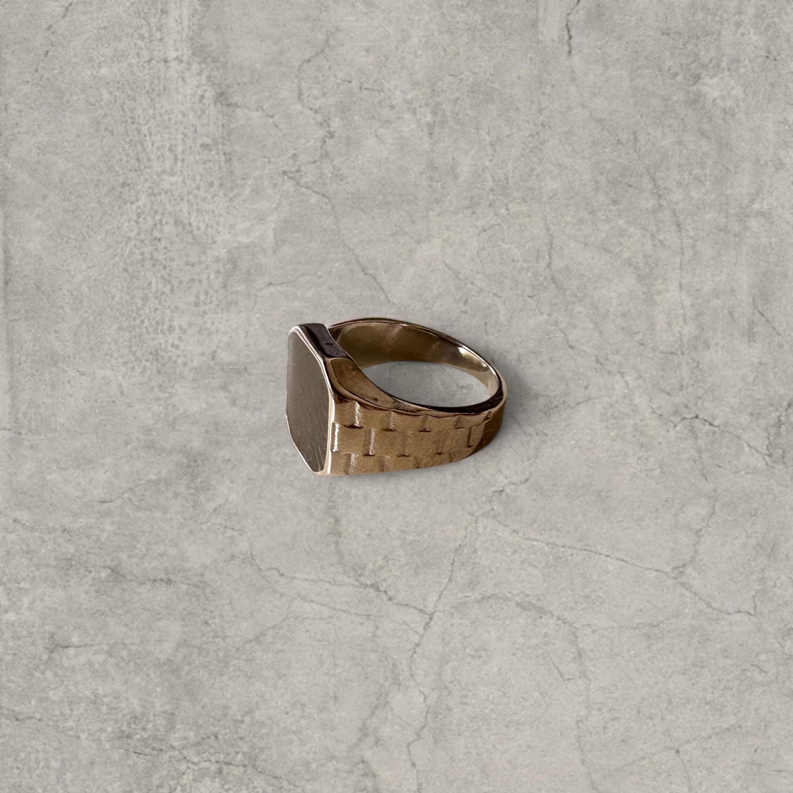 Cool vintage style silver colour stainless steel signet ring checkered with square black onyx gem.