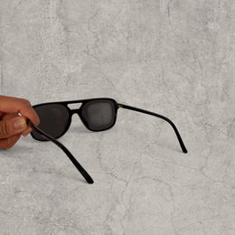 Vintage Aviator Style Sunglasses: Black Frame, UV400 black Lenses