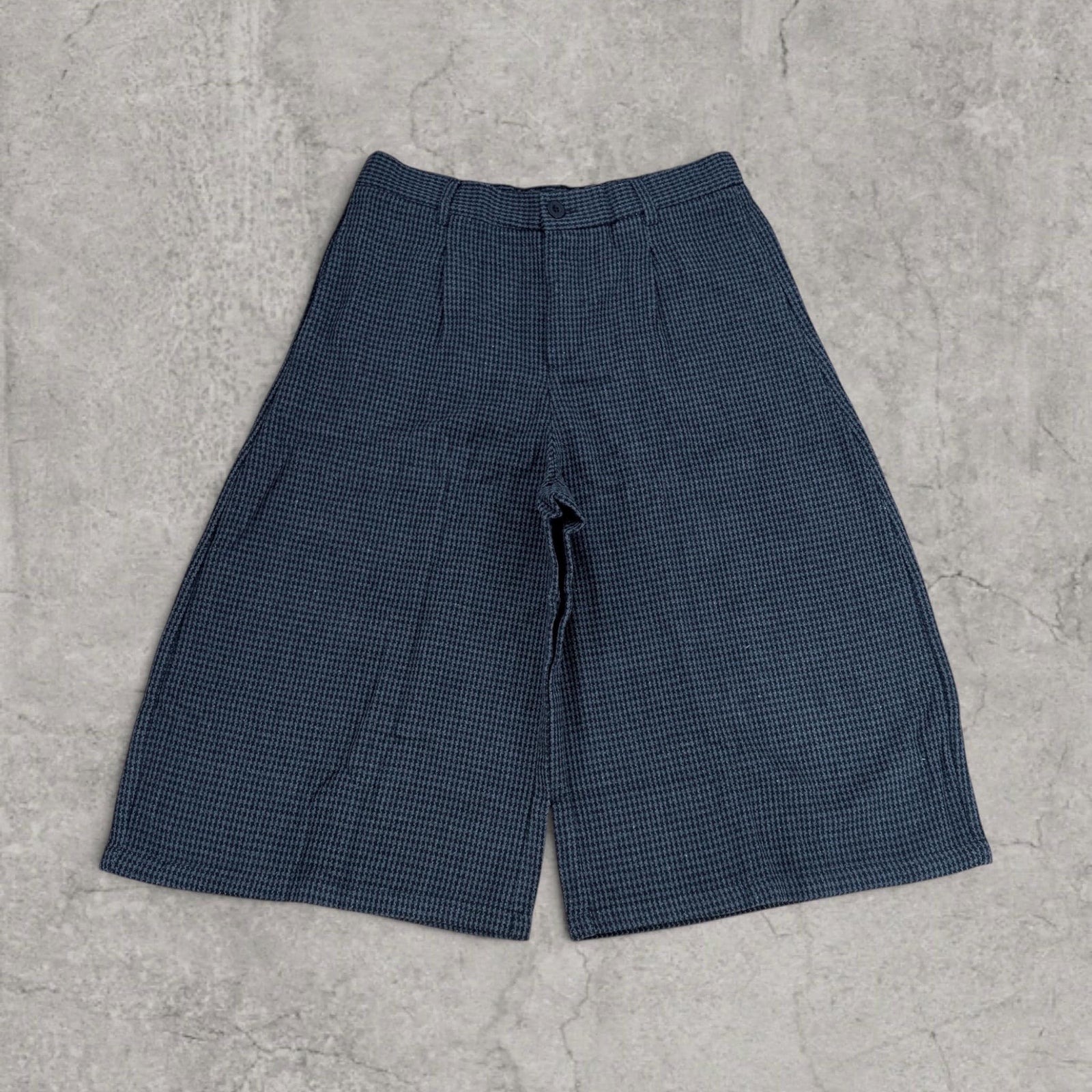 Insane baggy relaxed fit Japanese tailored shorts in black twill with pleats.