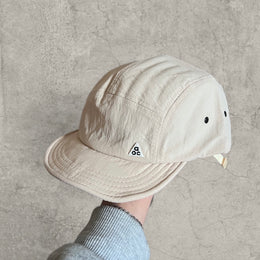Outdoor hiking hat cap with triangular badge in cream