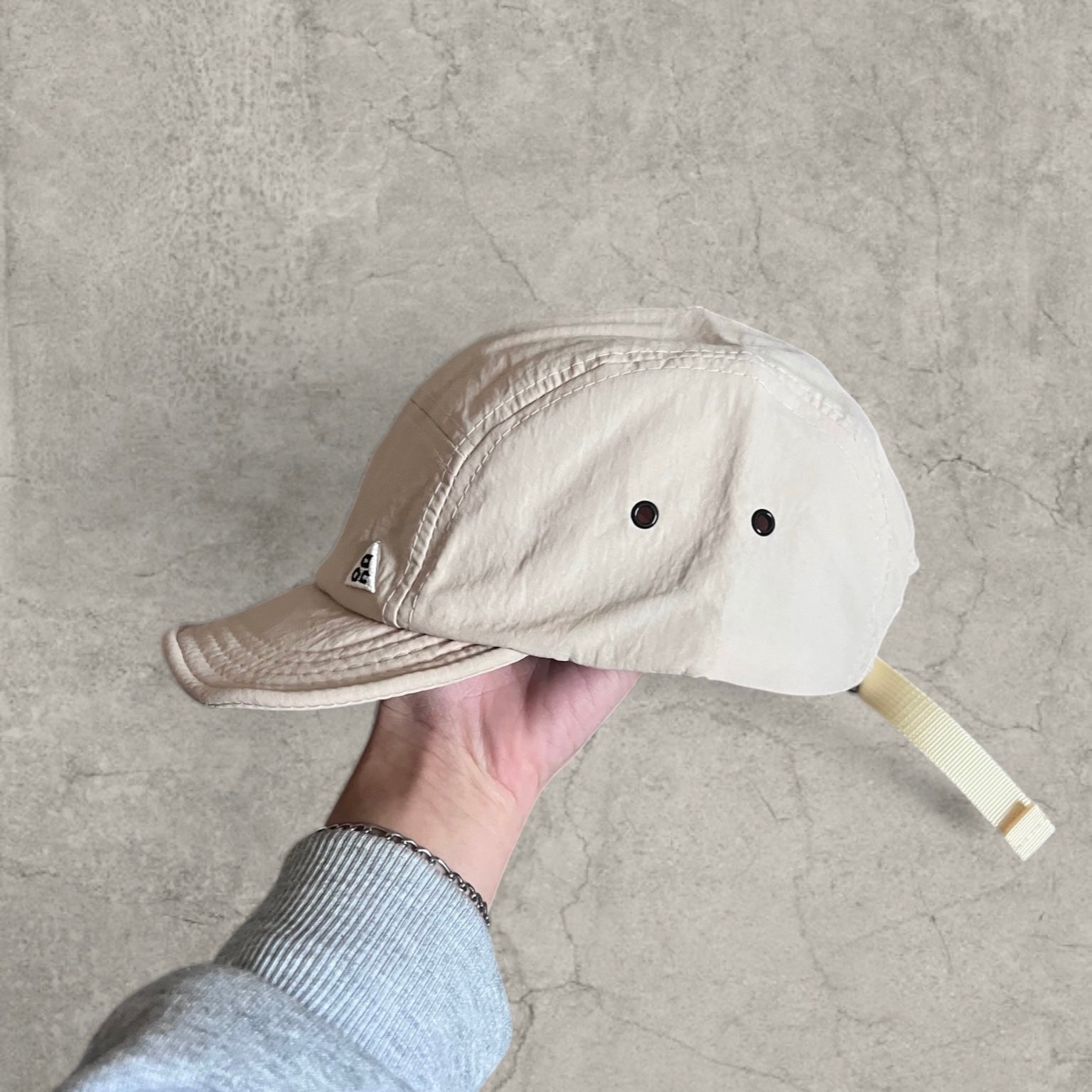 Outdoor hiking hat cap with triangular badge in cream