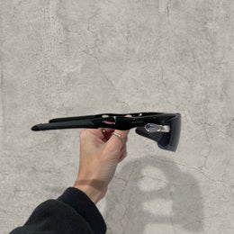 Sport sunglasses with black reflective lenses in black and silver
