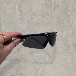 Sport sunglasses with black reflective lenses in black and silver